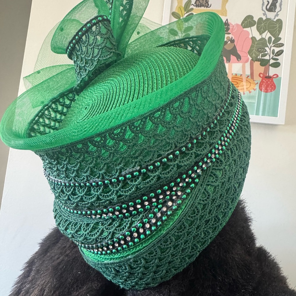 Emerald Green church Hat with Intricate Lace and Bow - Picture 3 of 11